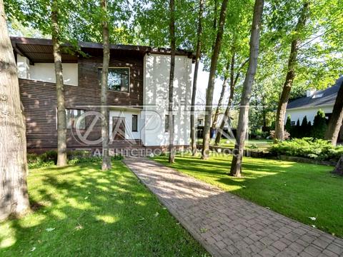 будинок за адресою Патріарха Володимира Романюка вул. (Жовтнева)