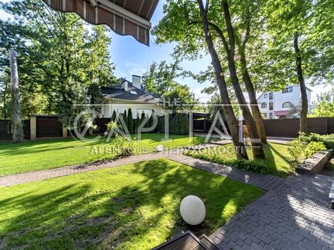 будинок за адресою Патріарха Володимира Романюка вул. (Жовтнева)