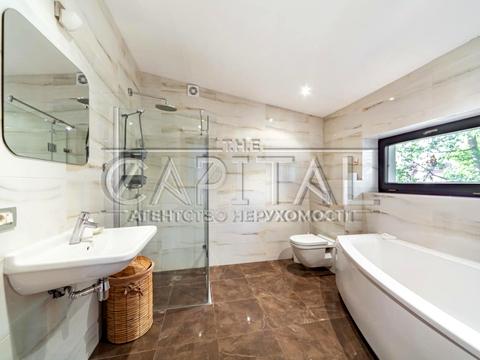 будинок за адресою Патріарха Володимира Романюка вул. (Жовтнева)