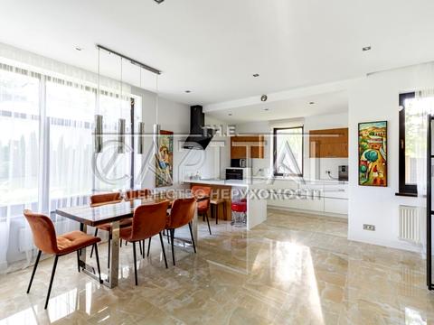 будинок за адресою Патріарха Володимира Романюка вул. (Жовтнева)