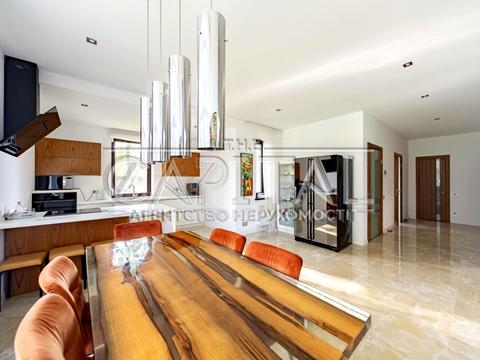 будинок за адресою Патріарха Володимира Романюка вул. (Жовтнева)