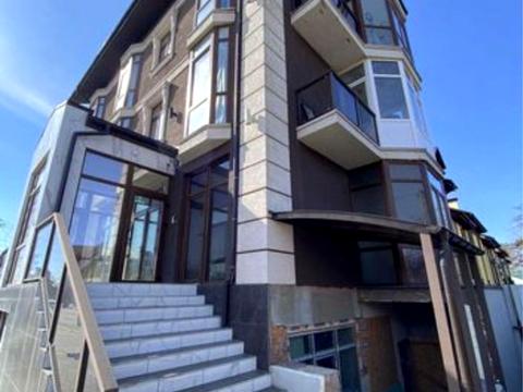 комерційна за адресою Соборна вул., 81а