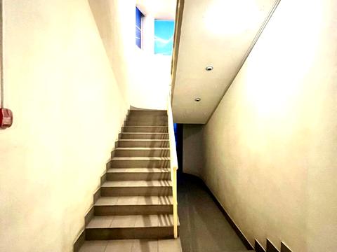 комерційна за адресою Бориса Чичибабіна вул., 2