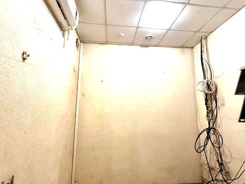 комерційна за адресою Бориса Чичибабіна вул., 2