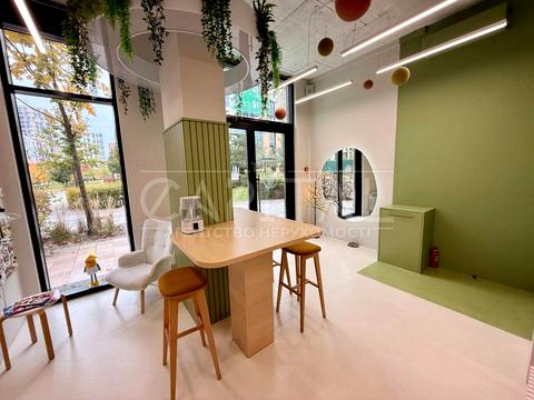 комерційна за адресою Салютна вул., 2к10