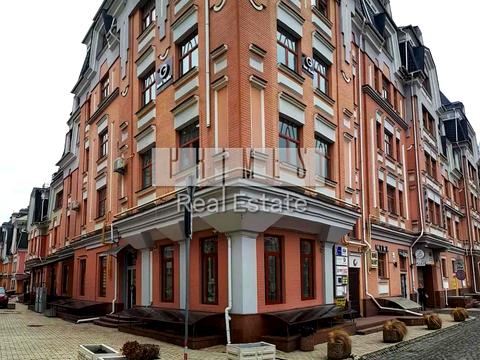 комерційна за адресою Воздвиженська вул., 22