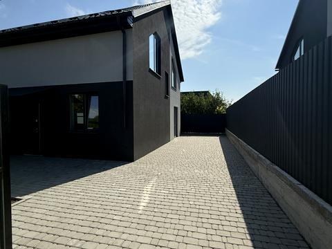 будинок за адресою Лугова