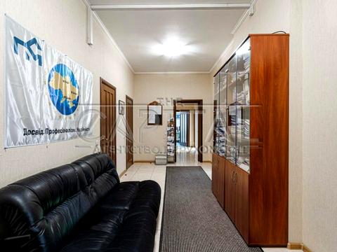 комерційна за адресою Євгена Коновальця вул. (Щорса), 32-Б