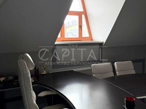 комерційна за адресою Воздвиженська вул., 22