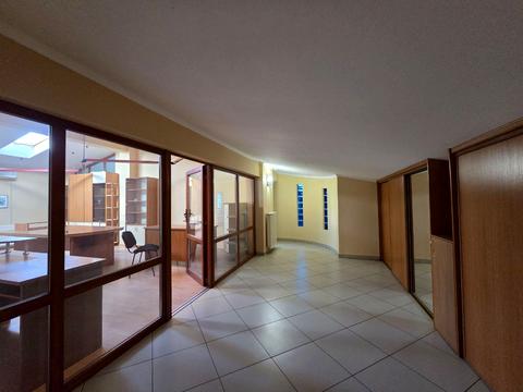 коммерческая по адресу Кардинала Любомира Гузара ул., 34