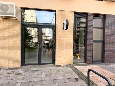 комерційна за адресою Салютна вул., 2-Б