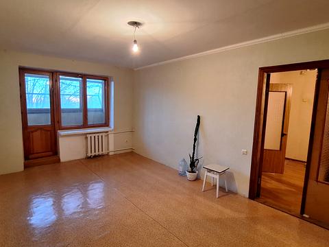 квартира за адресою смт. Великодолинське, Центральна вул., 1