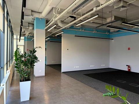 комерційна за адресою Сім'ї Прахових вул. (Гайдара), 52