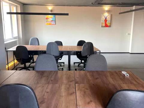 комерційна за адресою Ділова вул. (Димитрова), 2-Б