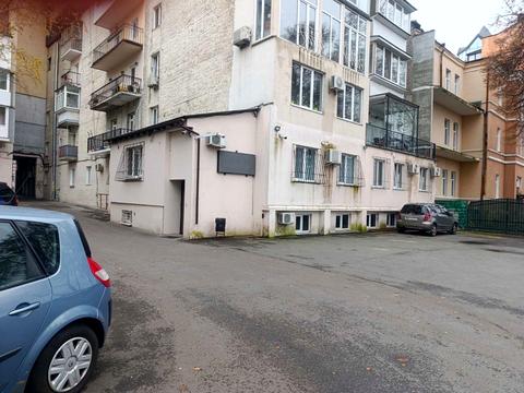 комерційна за адресою Велика Житомирська вул., 16