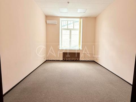 комерційна за адресою Хрещатик вул., 10