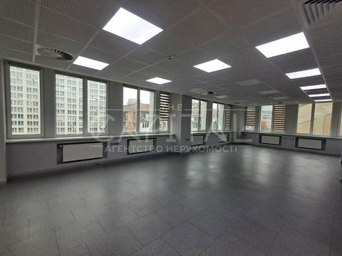 комерційна за адресою Лєскова вул., 9