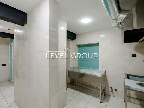 комерційна за адресою Набережно-Хрещатицька вул., 17/18