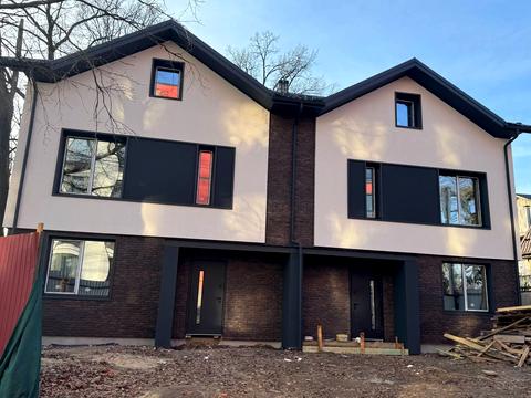 будинок за адресою Революція