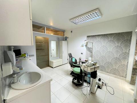 комерційна за адресою Поштова, 5