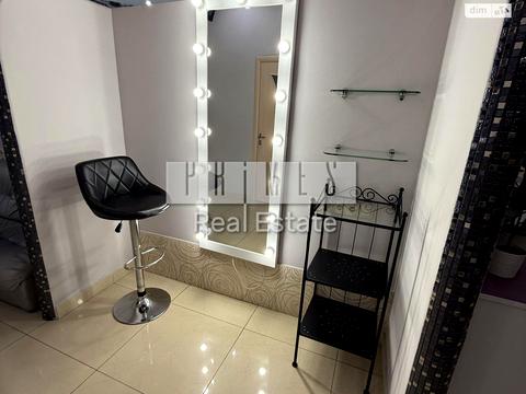 комерційна за адресою В'ячеслава Чорновола вул., 27