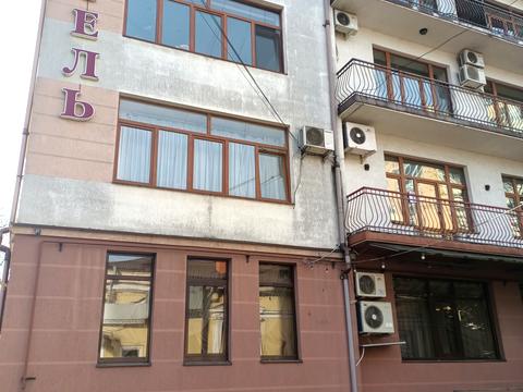 комерційна за адресою Чорновола вул., 82