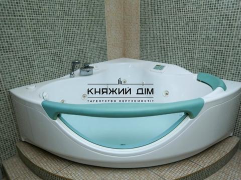 комерційна за адресою Клінічна вул., 23/25