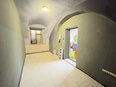 комерційна за адресою Маяковского, 8