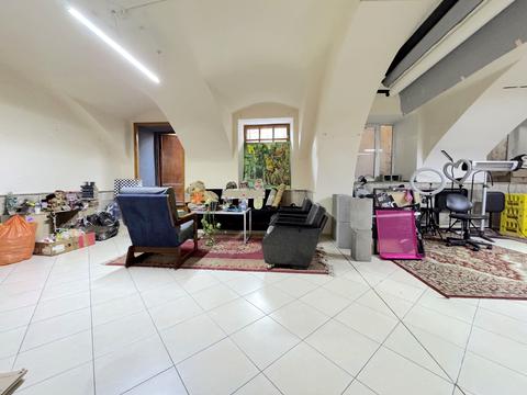 комерційна за адресою Маяковского, 8