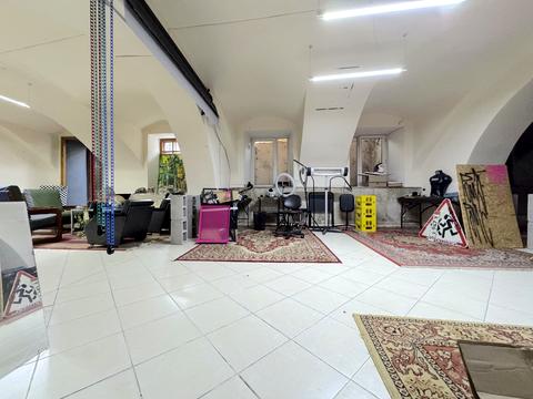 комерційна за адресою Маяковского, 8