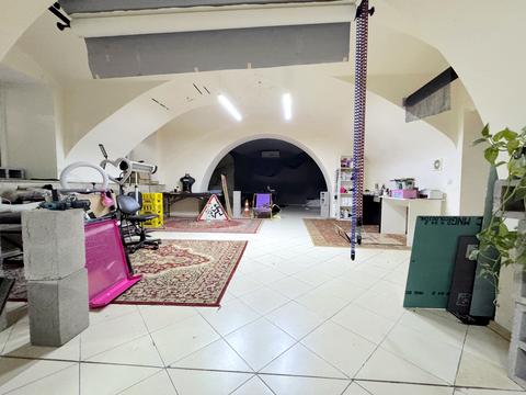 комерційна за адресою Маяковского, 8