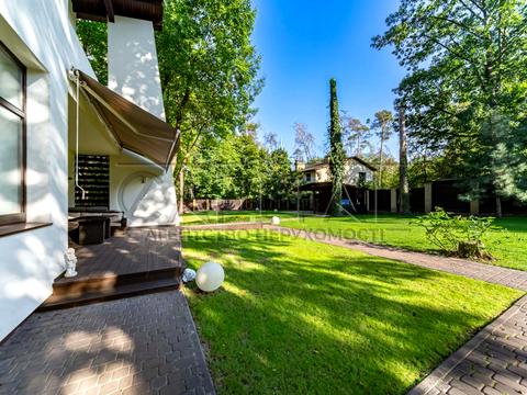 будинок за адресою вул. Патриарха Владимира Романюка