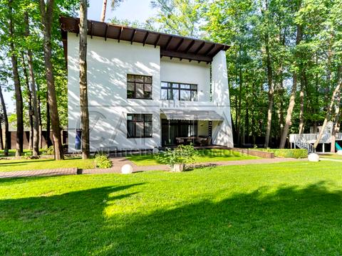 будинок за адресою вул. Патриарха Владимира Романюка