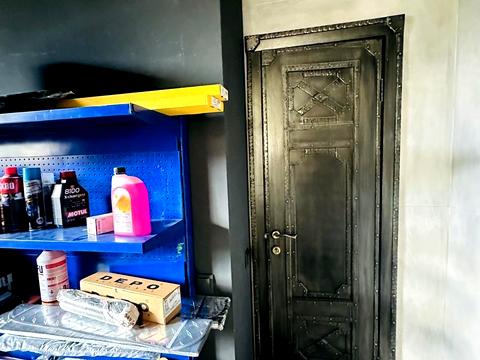 комерційна за адресою Кирилівська вул. (Фрунзе), 64