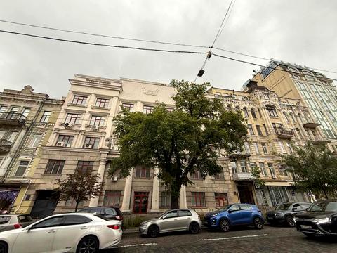 комерційна за адресою Богдана Хмельницького вул., 38