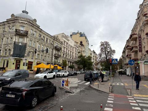 комерційна за адресою Богдана Хмельницького вул., 38