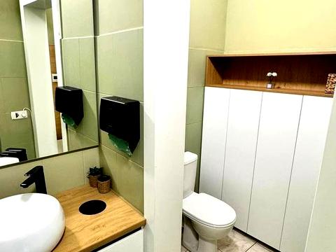 комерційна за адресою Федора Ернста вул., 16-Б