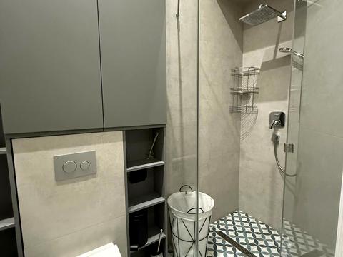 комерційна за адресою Театральна вул., 3