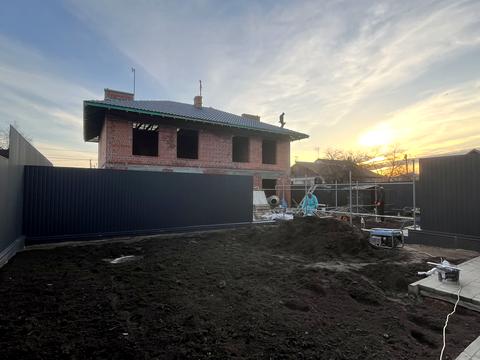 дом по адресу Комарова ул.