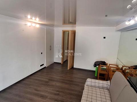 комерційна за адресою Академіка Богомольця вул., 5