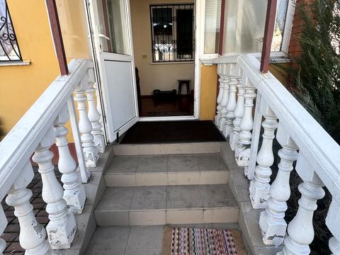 будинок за адресою Квітнева вул.