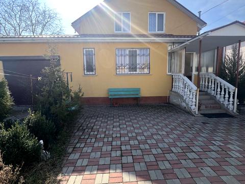 будинок за адресою Квітнева вул.