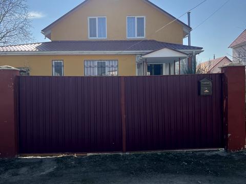 будинок за адресою Квітнева вул.