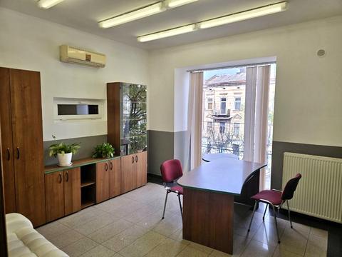 комерційна за адресою Велика Арнаутська вул., 61