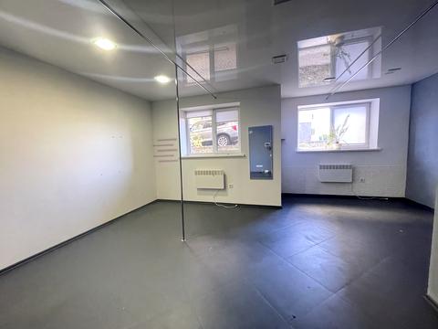 комерційна за адресою Миру вул., 7