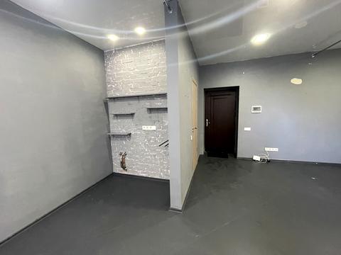 комерційна за адресою Миру вул., 7