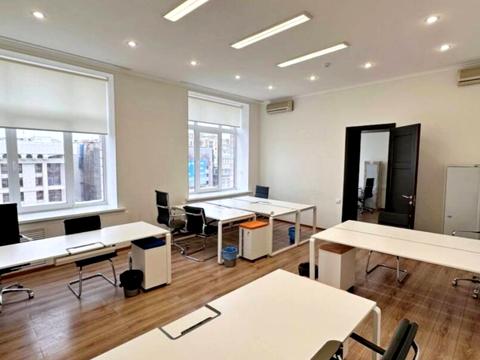 комерційна за адресою Хрещатик вул. (Kreschatic), 7