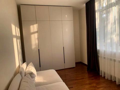 будинок за адресою Миколи Міхновського бульв. (Дружби Народів)