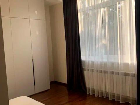 будинок за адресою Миколи Міхновського бульв. (Дружби Народів)