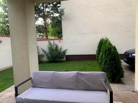 будинок за адресою Миколи Міхновського бульв. (Дружби Народів)